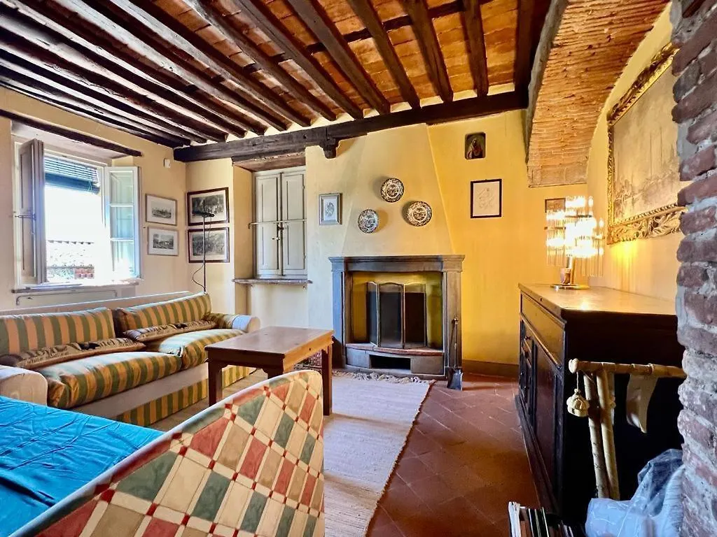 La Casa Di Francesca Tra Le Colline Di Lucca In Toscana Italy